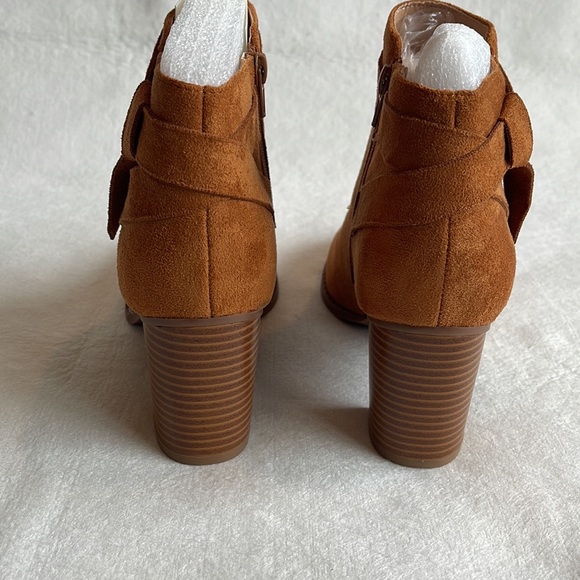 NWT PiePieBuy Tie Knot Chelsea Closed Toe Stacked Heel Booties - Picture 7 of 12